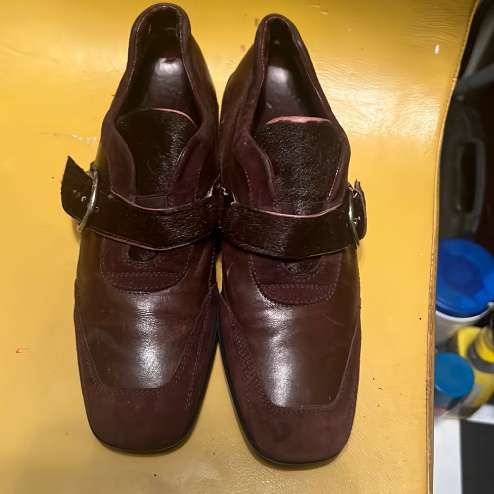Brown leather and suede sneakers.